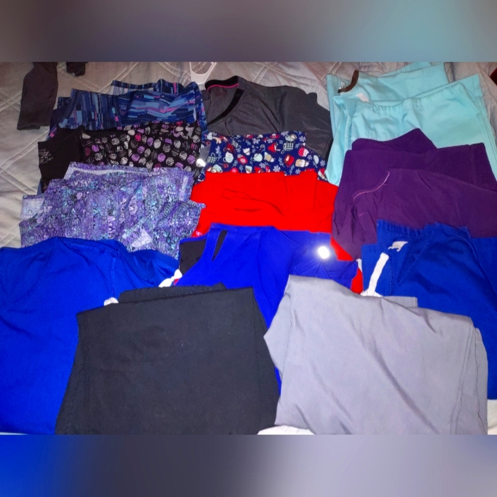 Women's 2XL Scrub Lot.